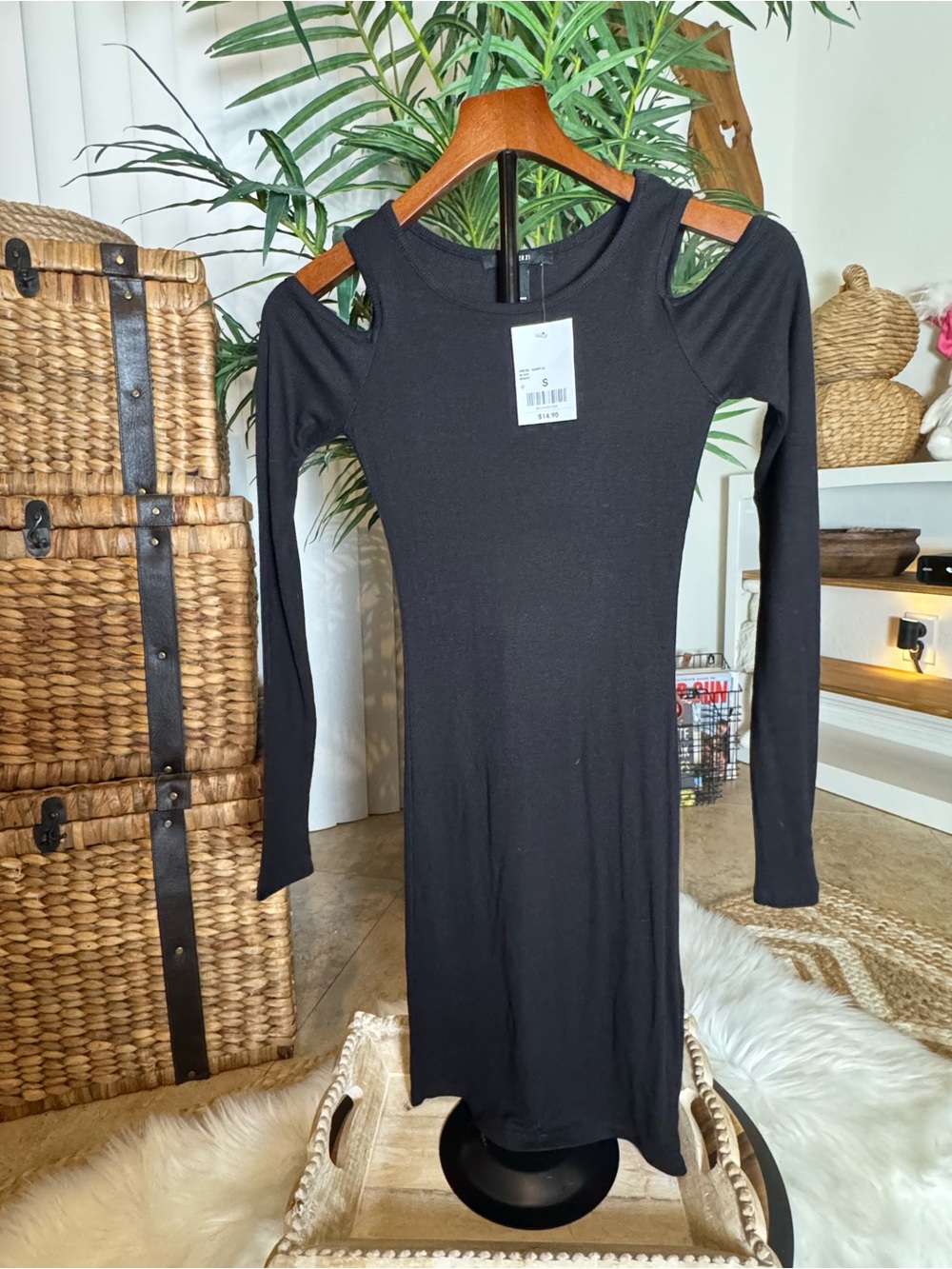 Women’s Black Cold-Shoulder Bodycon long sleeve Dress Forever 21 size S